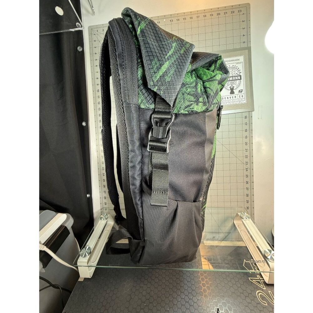 MERCEDES AMG®  |  PETRONAS F1® TEAM  |  BACKPACK  |  NEW  | - Picture 6 of 15